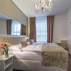 Taurus Hotell Prag