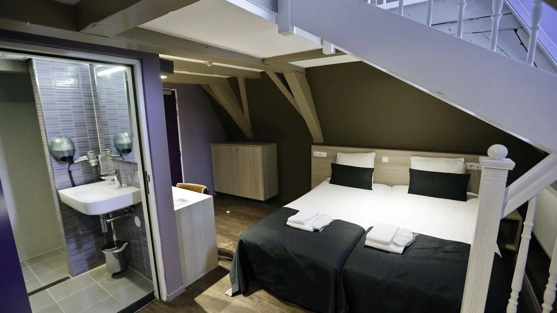 City Hotel Amszterdam 3*,